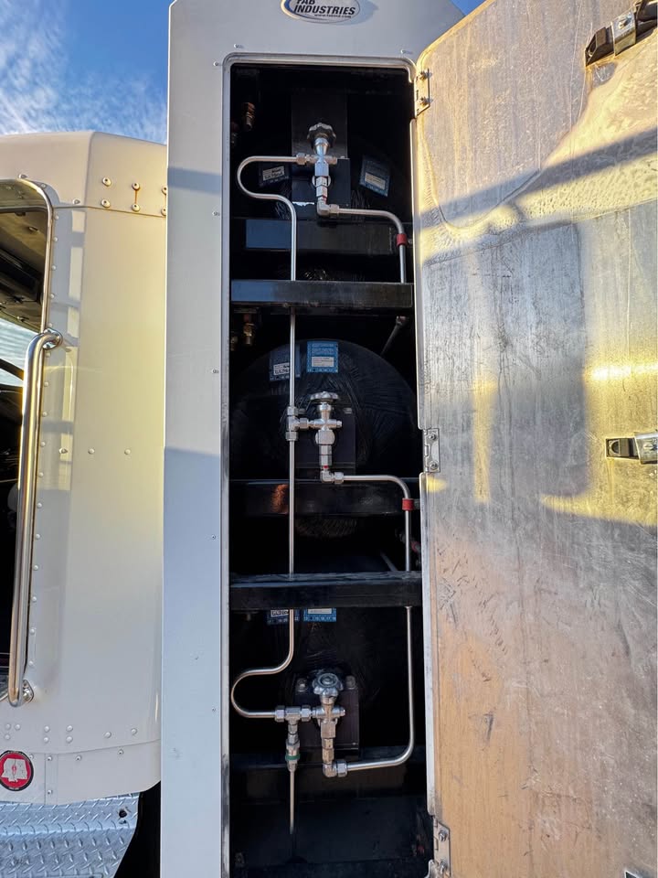 2011 Kenworth T4 Series - $29,500