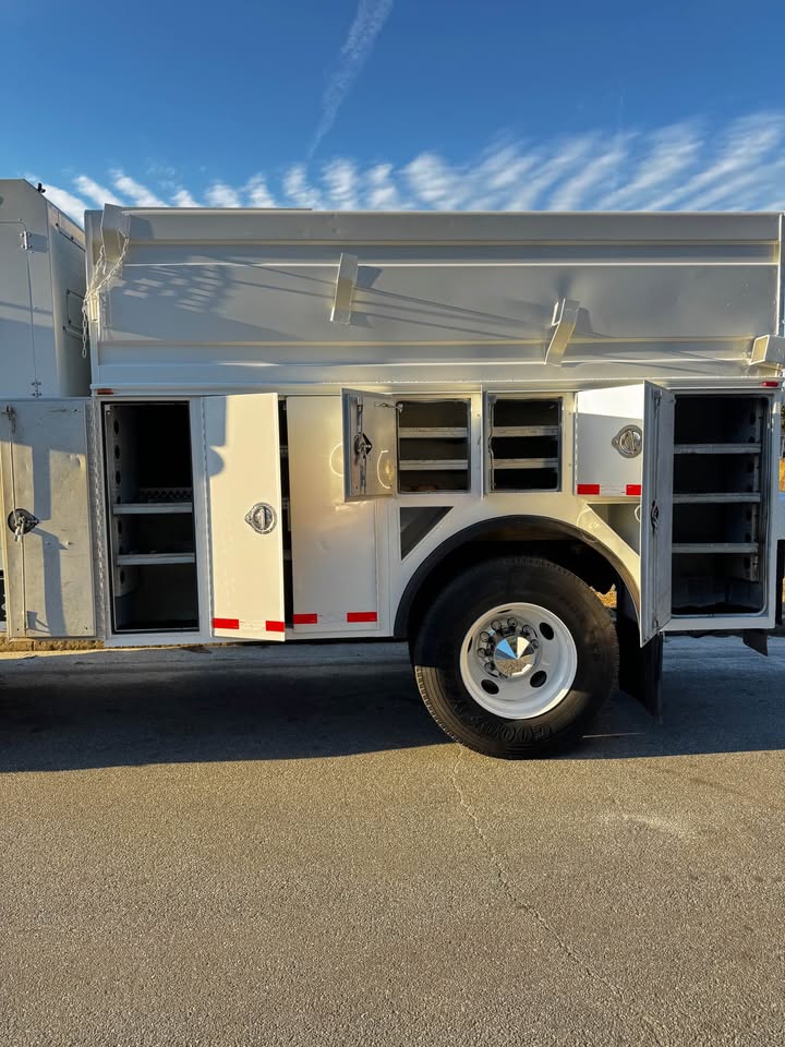 2011 Kenworth T4 Series - $29,500