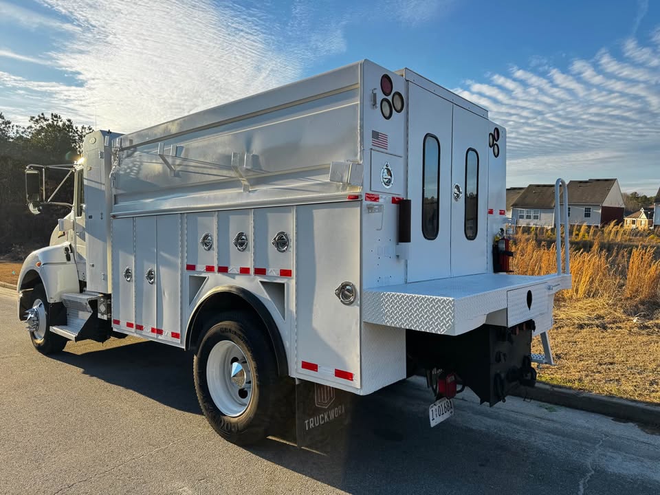 2011 Kenworth T4 Series - $29,500