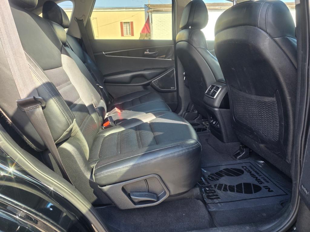 2016 Kia Sorento - $9,880