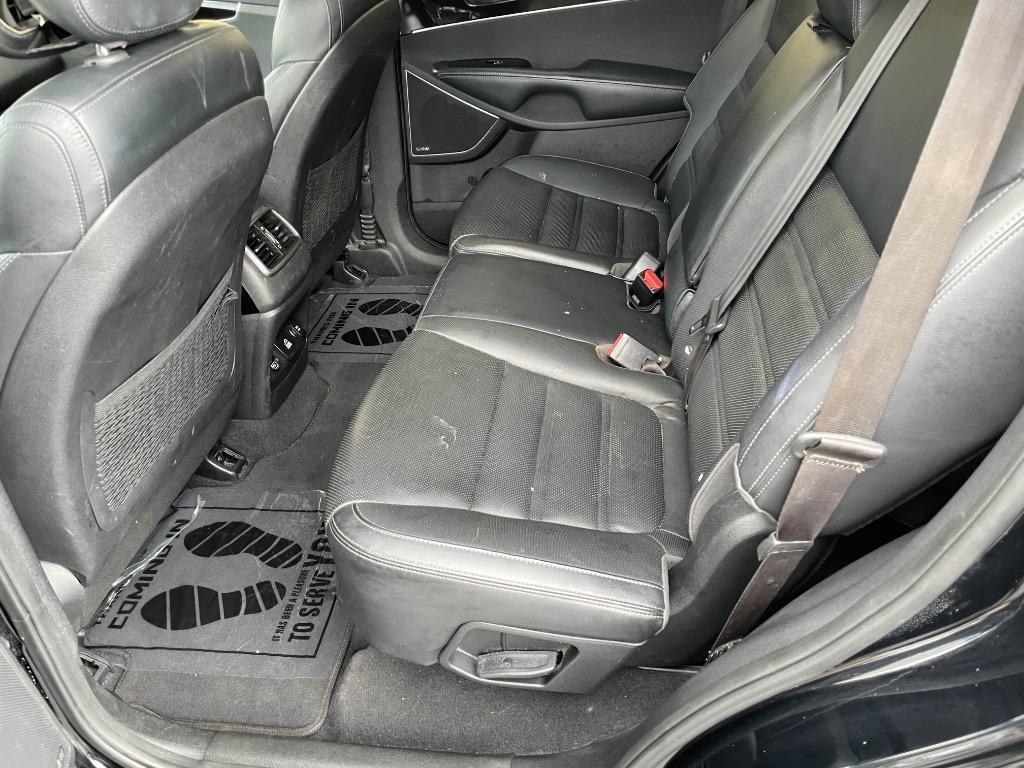 2016 Kia Sorento - $9,880