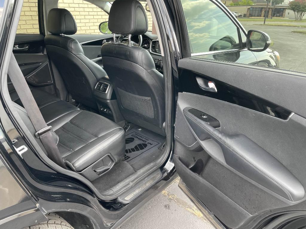2016 Kia Sorento - $9,880