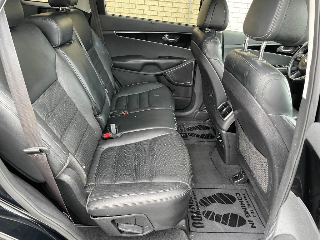 2016 Kia Sorento - $9,880