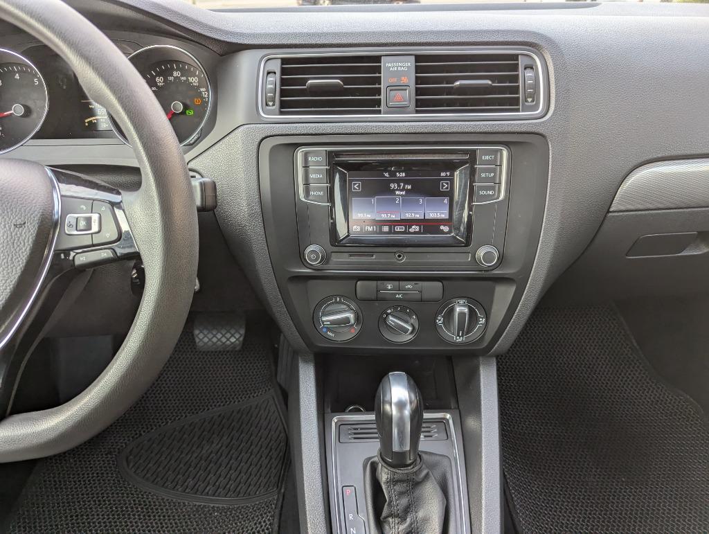 2017 Volkswagen Jetta S photo