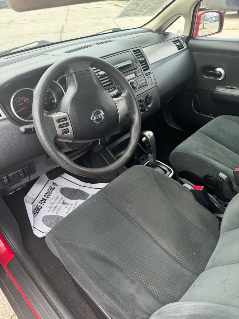 2011 Nissan Versa 1.8 S photo