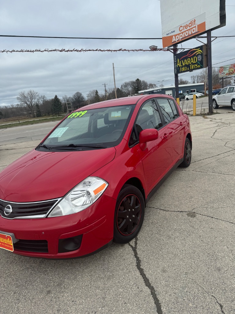 2011 Nissan Versa 1.8 S photo