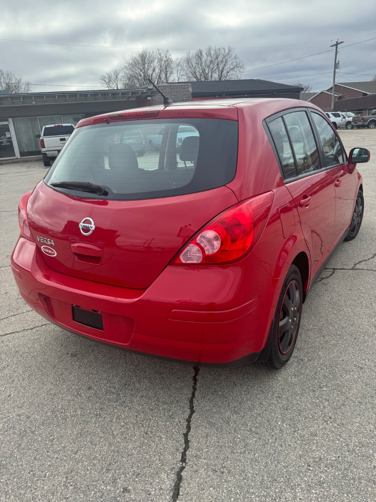 2011 Nissan Versa 1.8 S photo