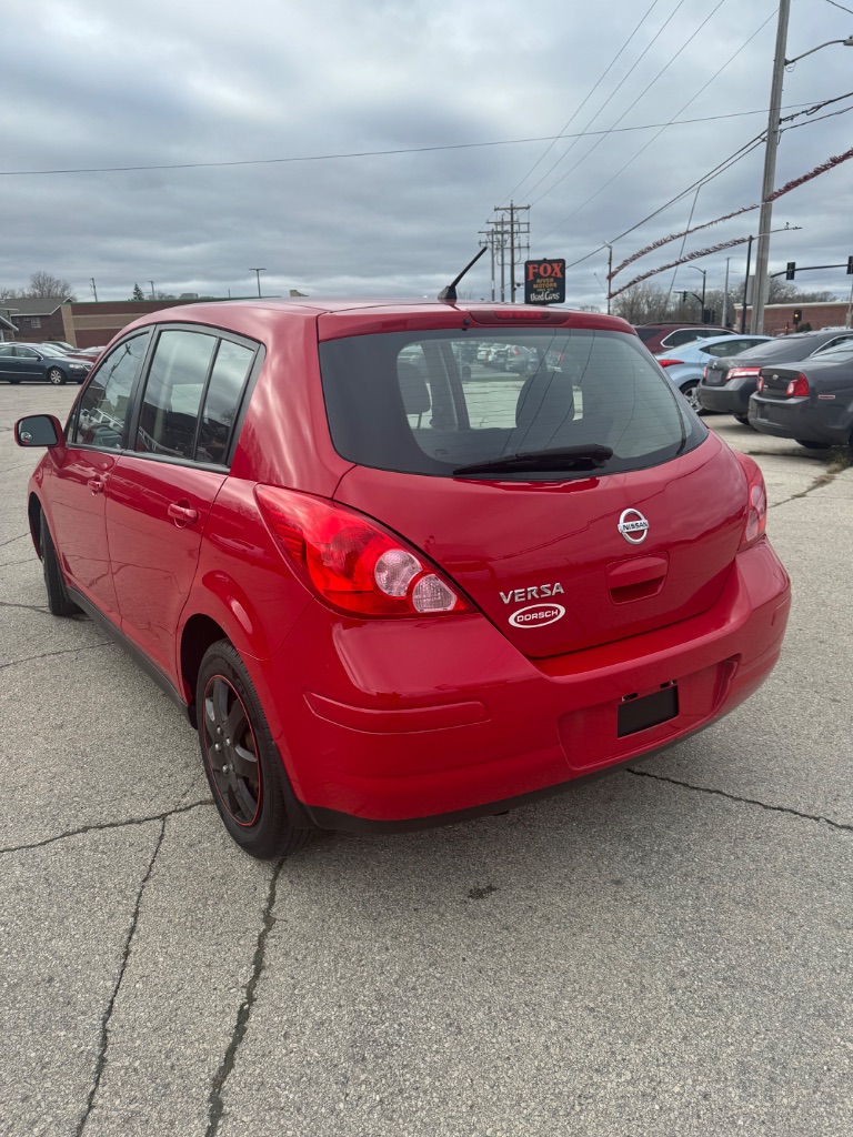 2011 Nissan Versa 1.8 S photo