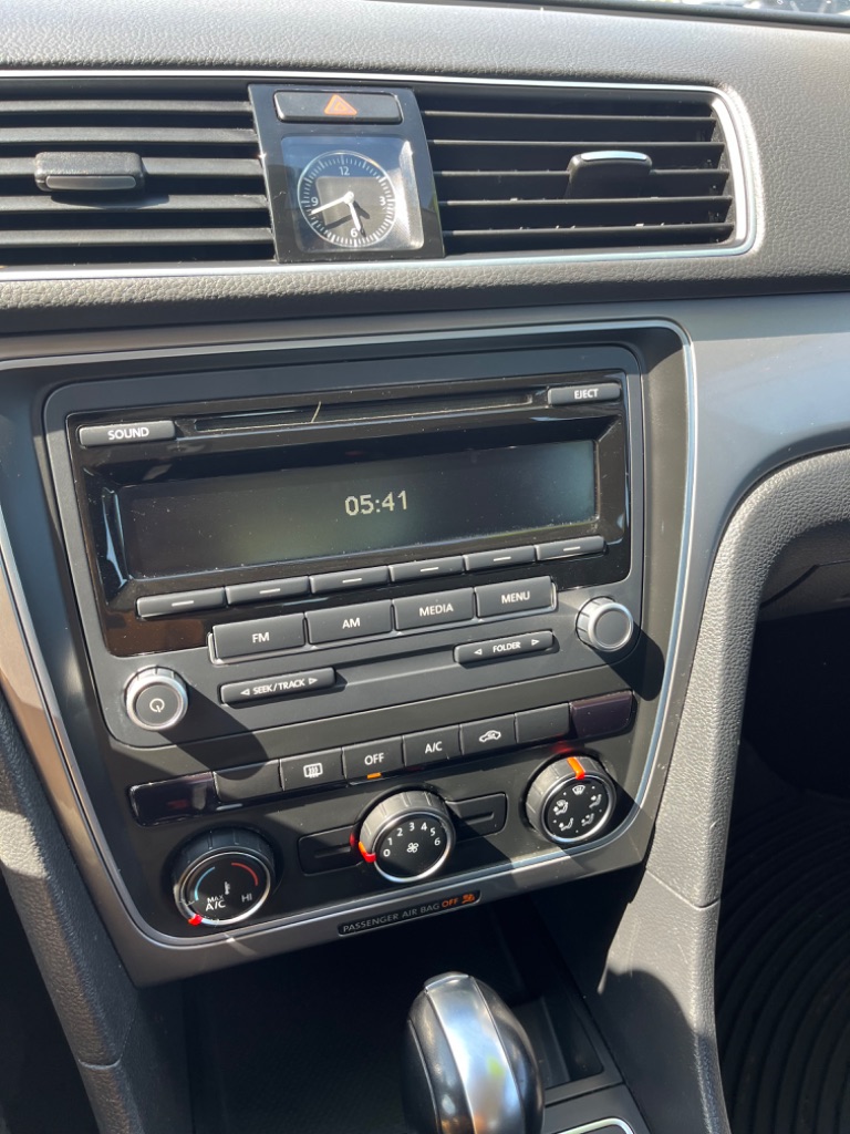2013 Volkswagen Passat S PZEV photo