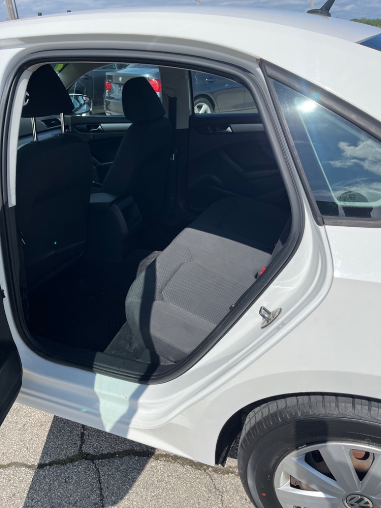 2013 Volkswagen Passat S PZEV photo