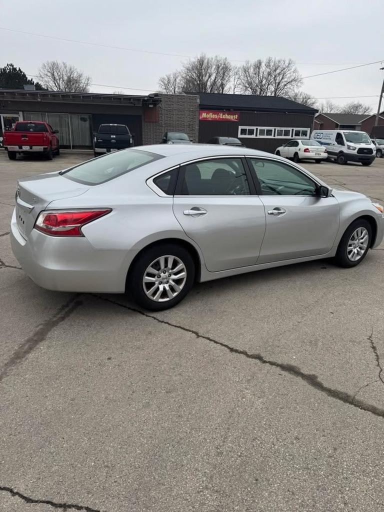 2015 Nissan Altima S photo
