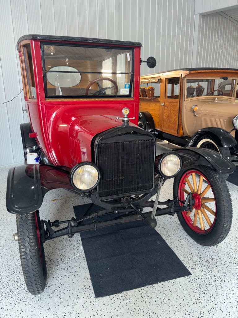 1921 Jaguar XK-Series XK8 photo