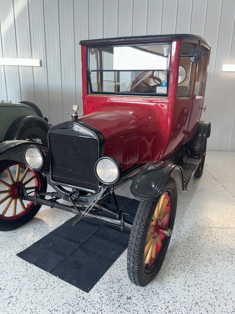 1921 Jaguar XK-Series XK8 photo