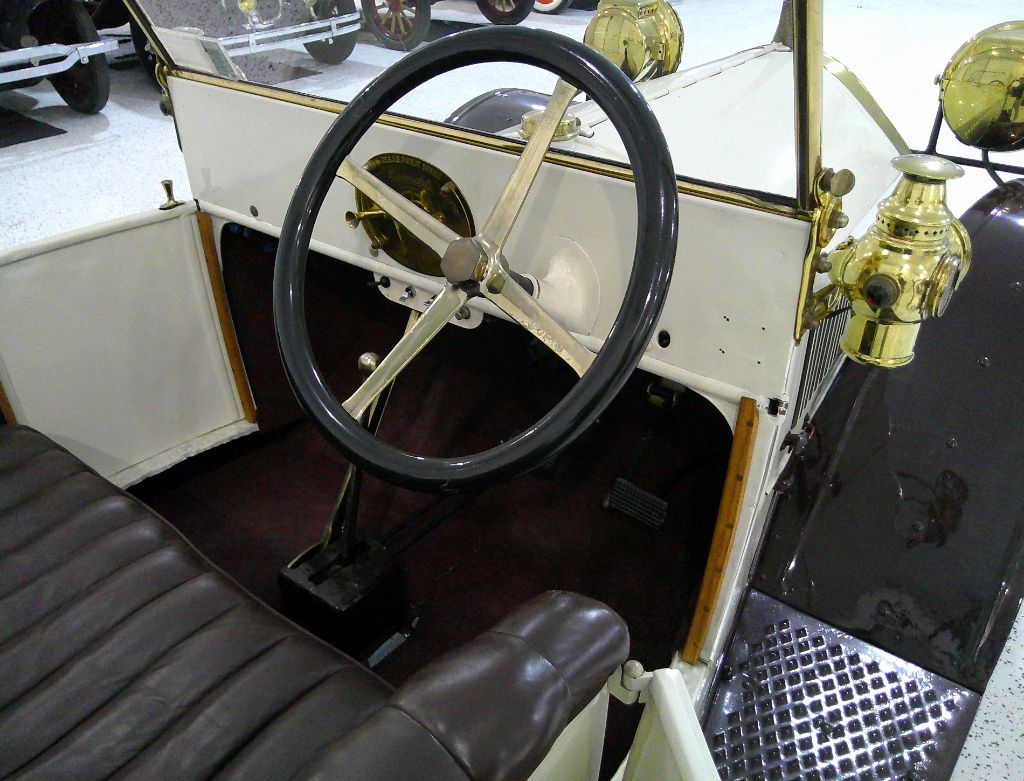 1913 Hupmobile Model 32 Touring - $19,995