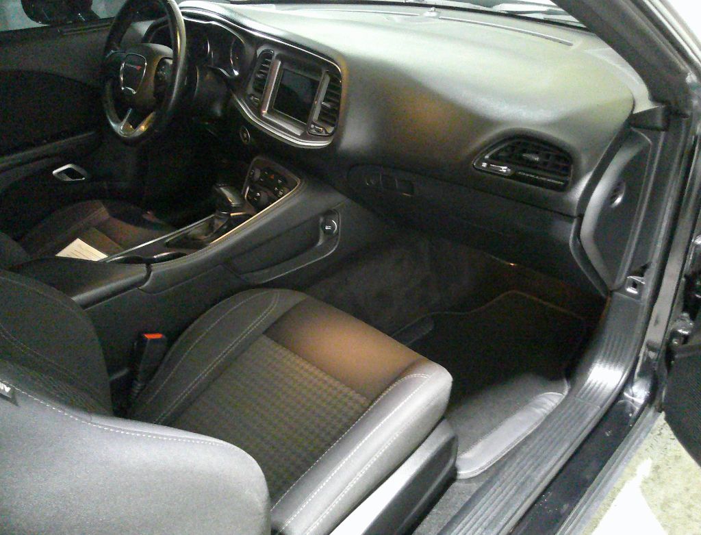 2018 Dodge Challenger SXT photo