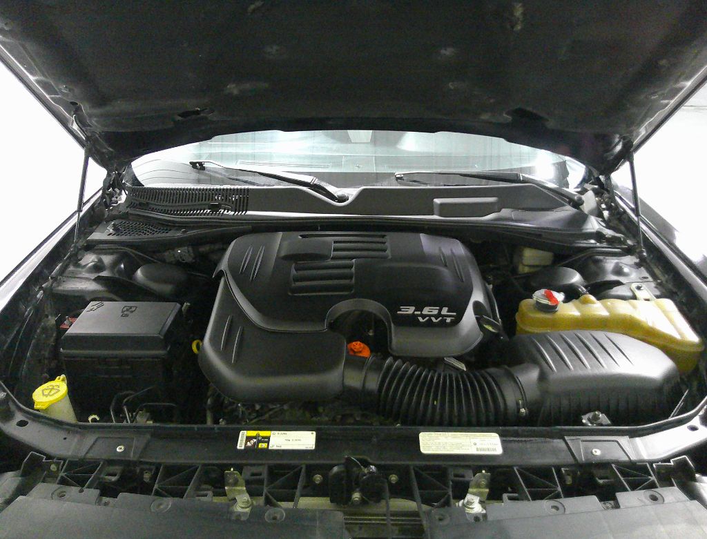 2013 Dodge Challenger SXT photo