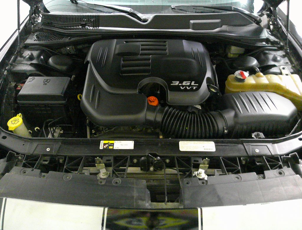 2013 Dodge Challenger SXT photo