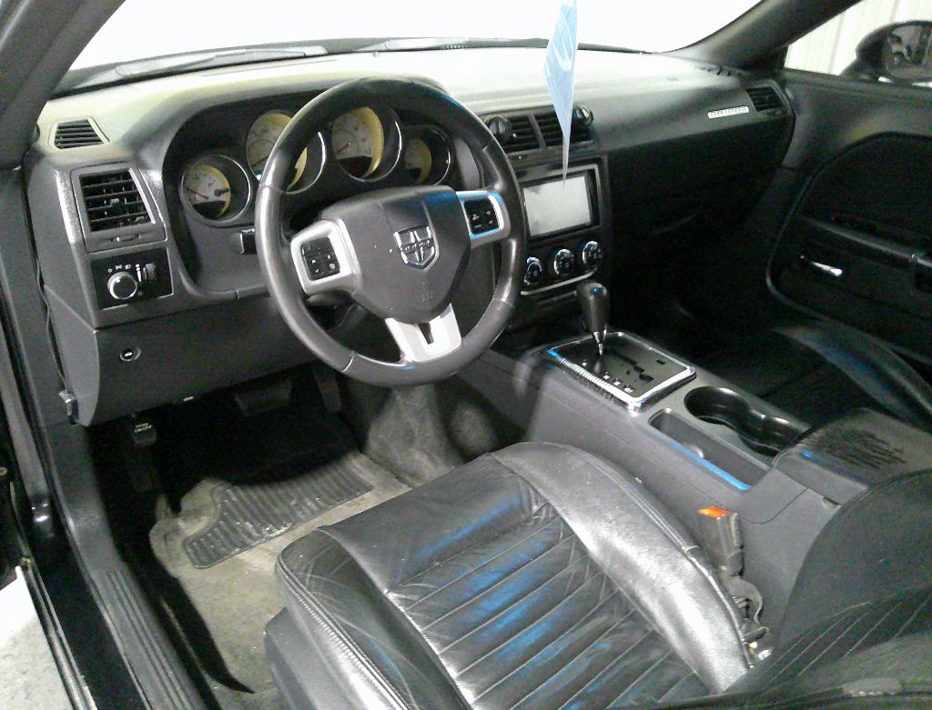 2013 Dodge Challenger SXT photo