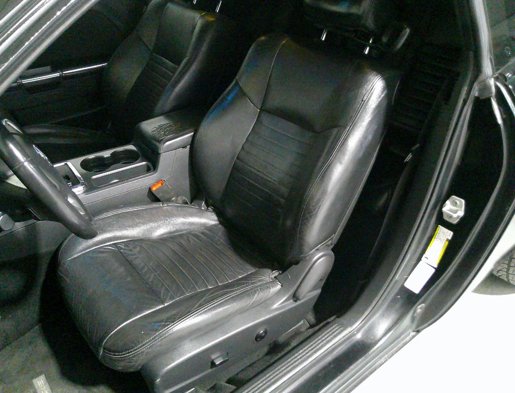 2013 Dodge Challenger SXT photo