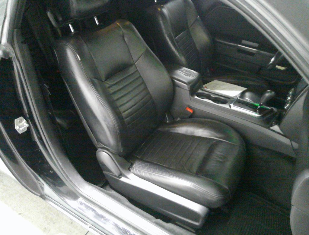 2013 Dodge Challenger SXT photo