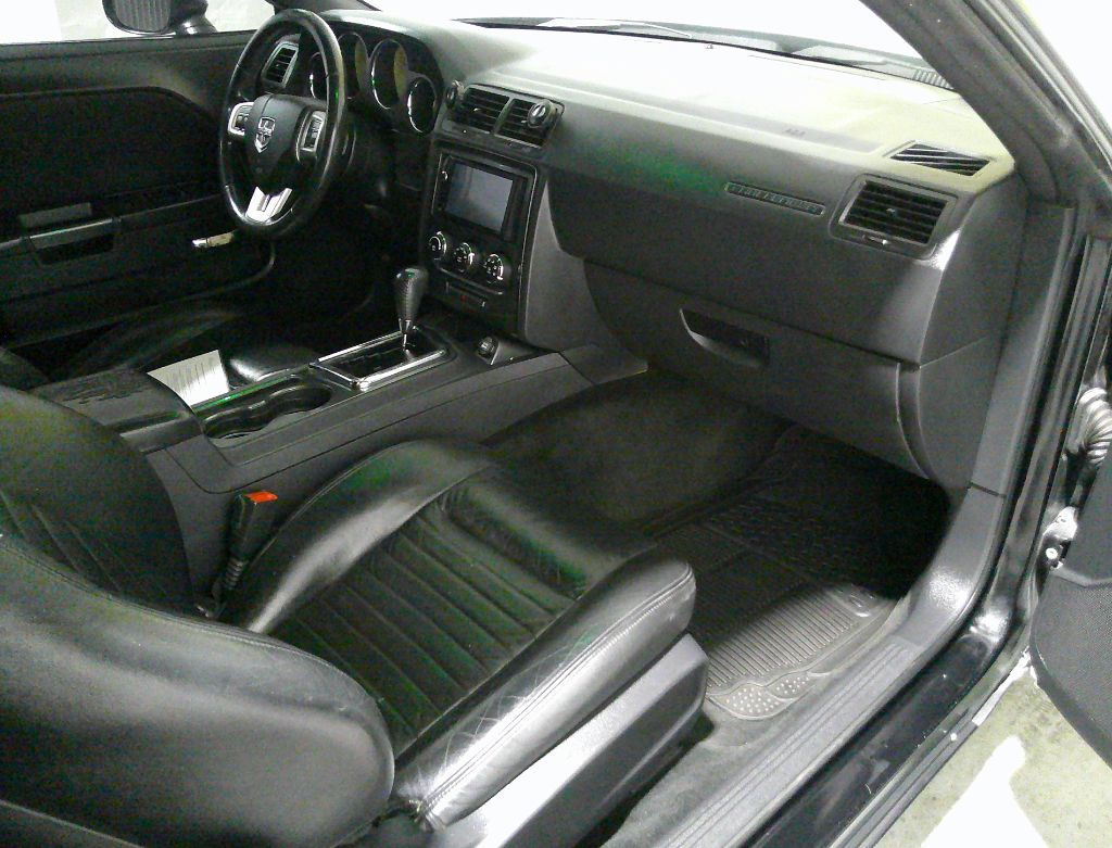 2013 Dodge Challenger SXT photo