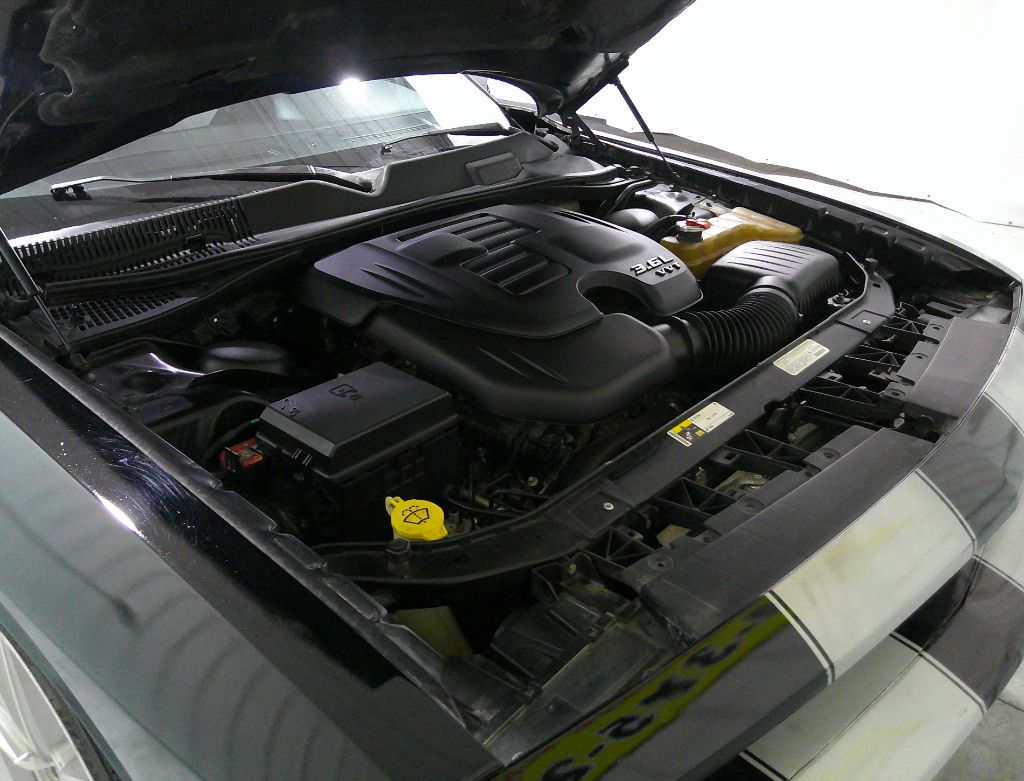 2013 Dodge Challenger SXT photo