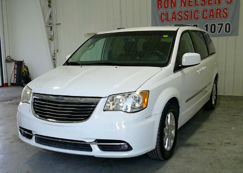 2014 Chrysler Town & Country - $9,995