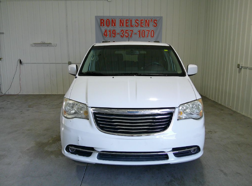 2014 Chrysler Town & Country - $9,995