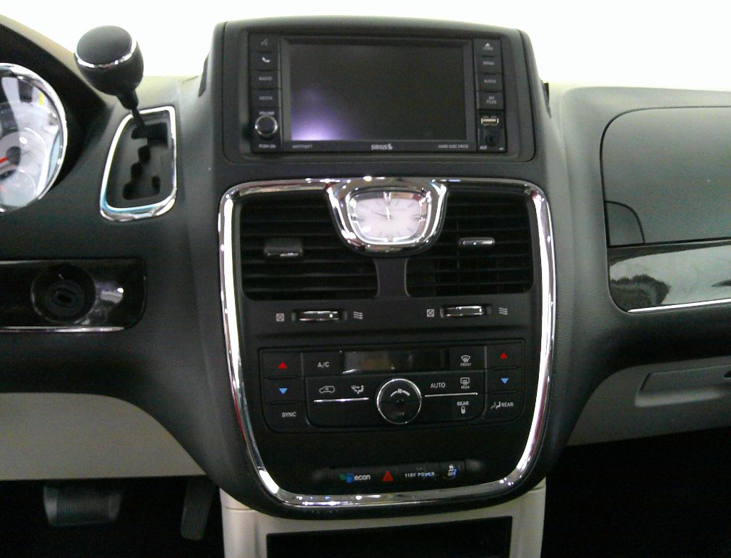 2014 Chrysler Town & Country - $9,995