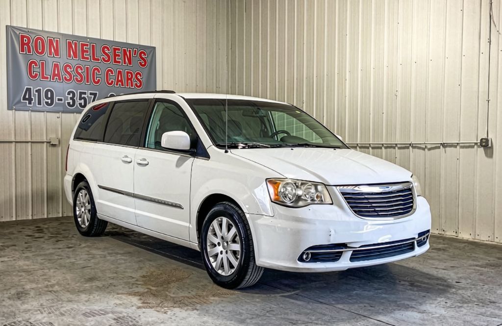 2014 Chrysler Town & Country - $9,995