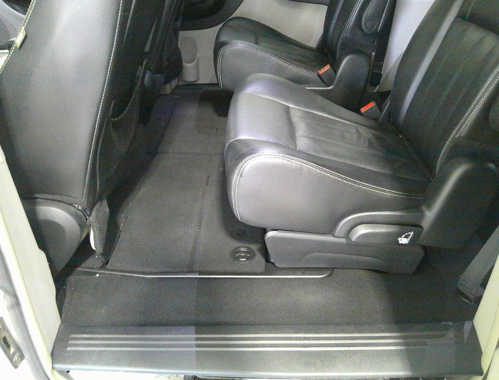 2014 Chrysler Town & Country - $9,995