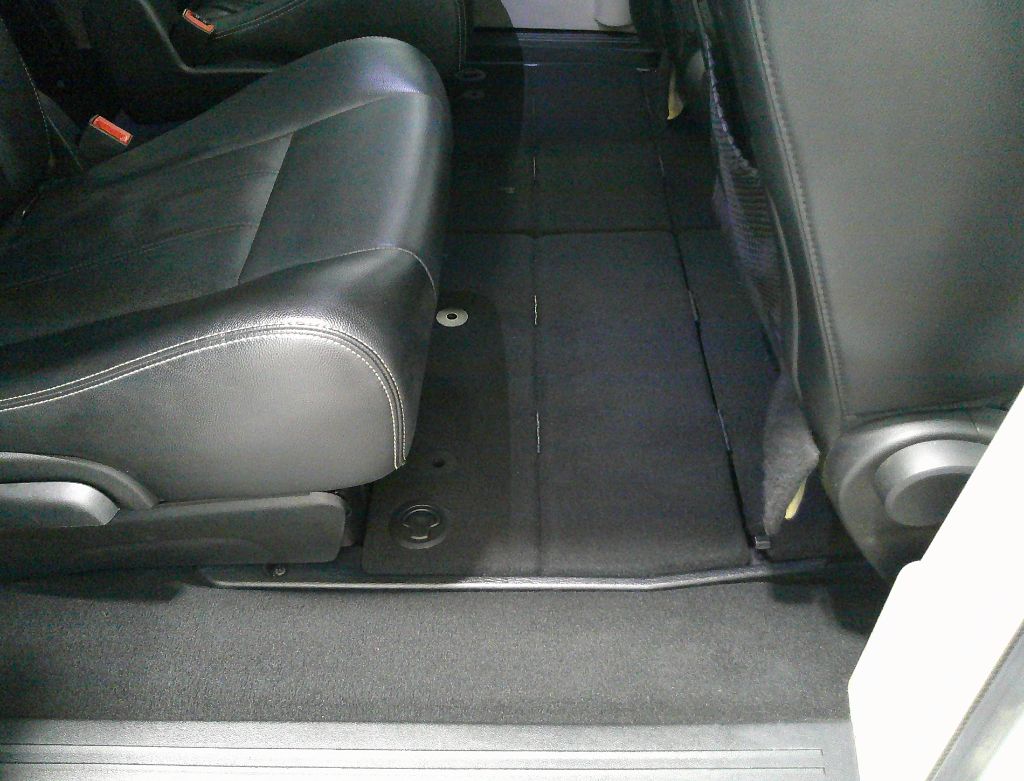 2014 Chrysler Town & Country - $9,995