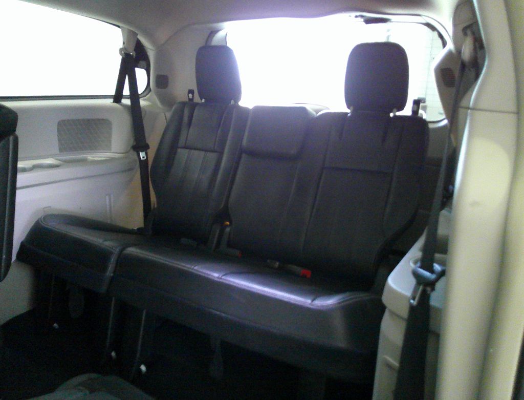 2014 Chrysler Town & Country - $9,995