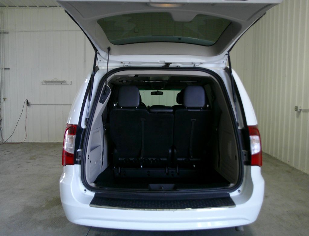 2014 Chrysler Town & Country - $9,995