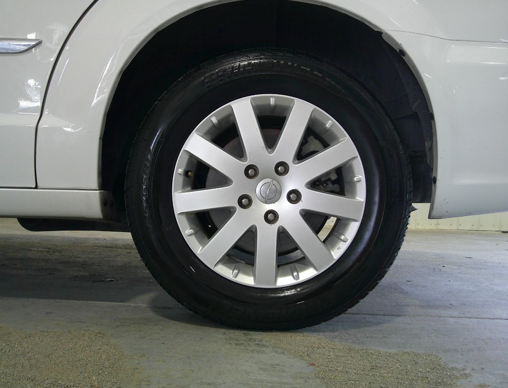 2014 Chrysler Town & Country - $9,995