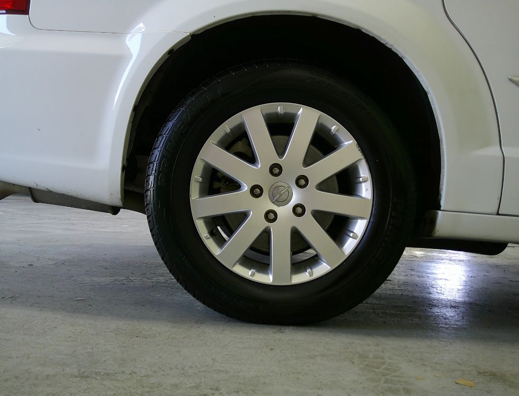 2014 Chrysler Town & Country - $9,995