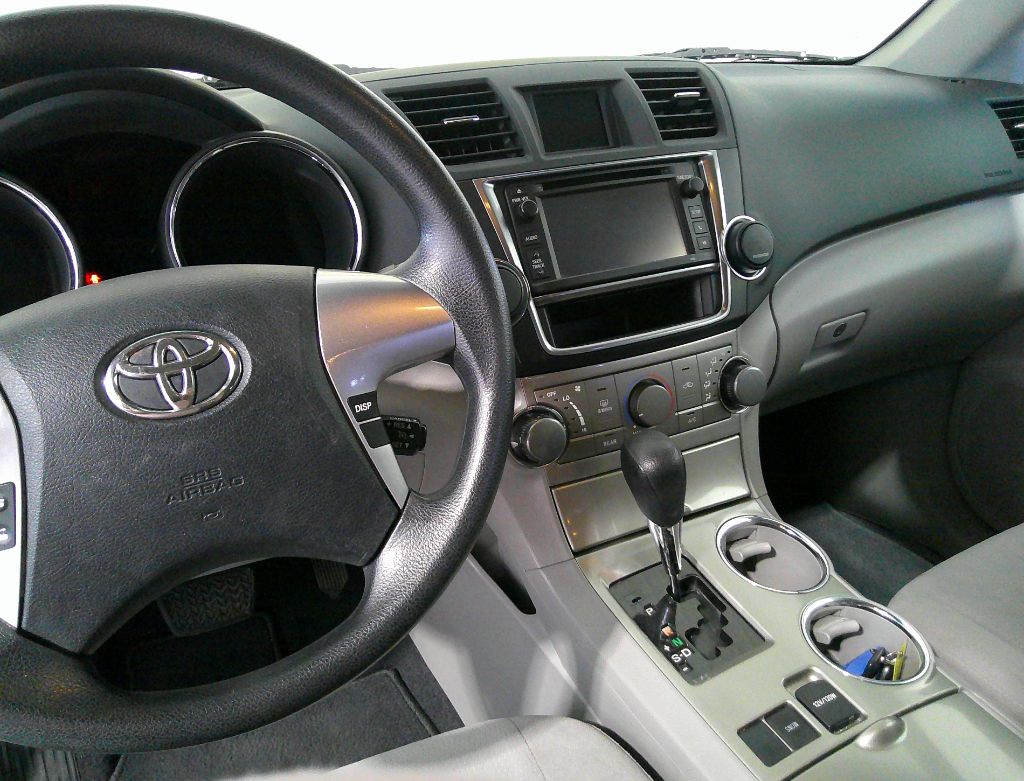 2013 Toyota Highlander - $8,500