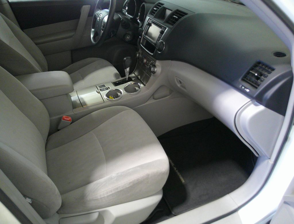 2013 Toyota Highlander - $8,500