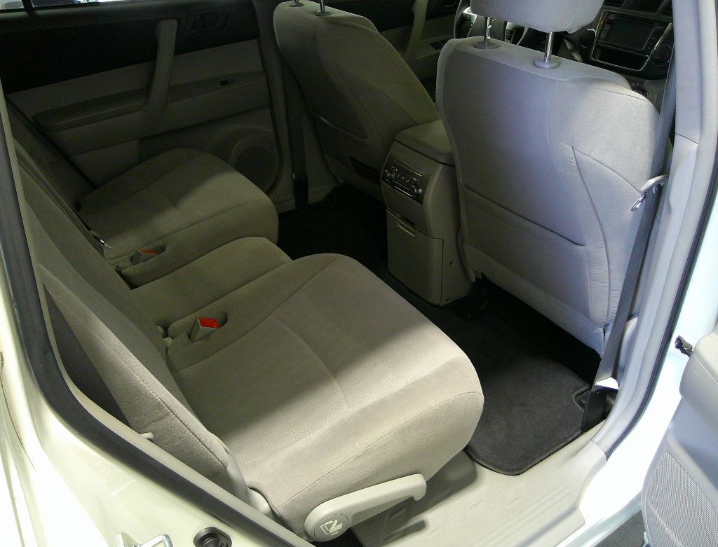 2013 Toyota Highlander - $8,500