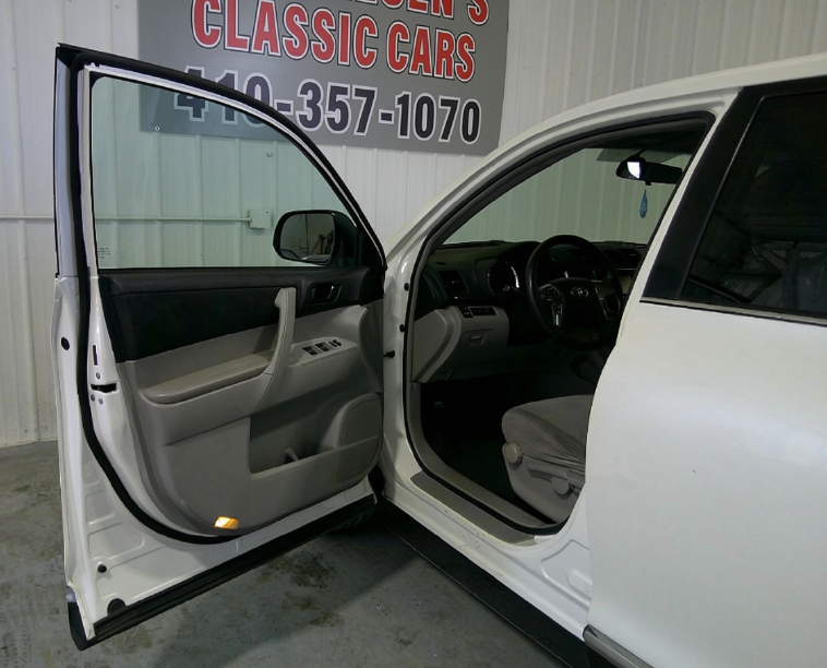 2013 Toyota Highlander - $8,500