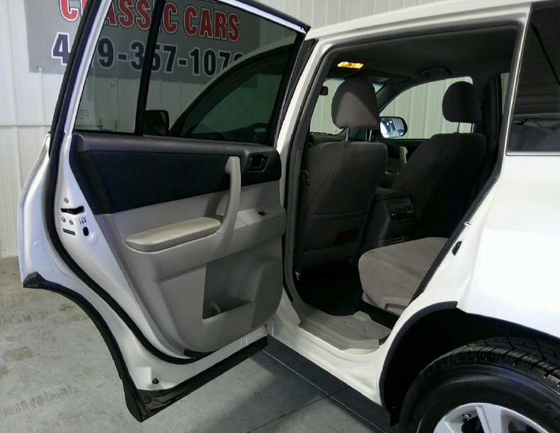2013 Toyota Highlander - $8,500