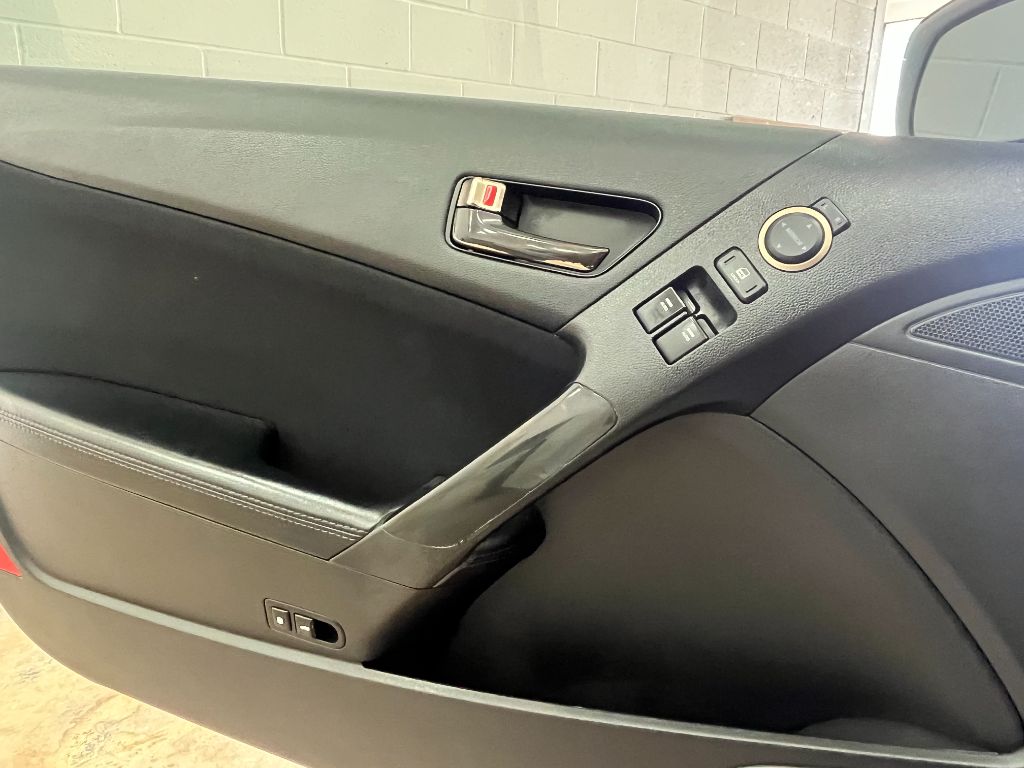 2013 Hyundai Genesis - $11,875