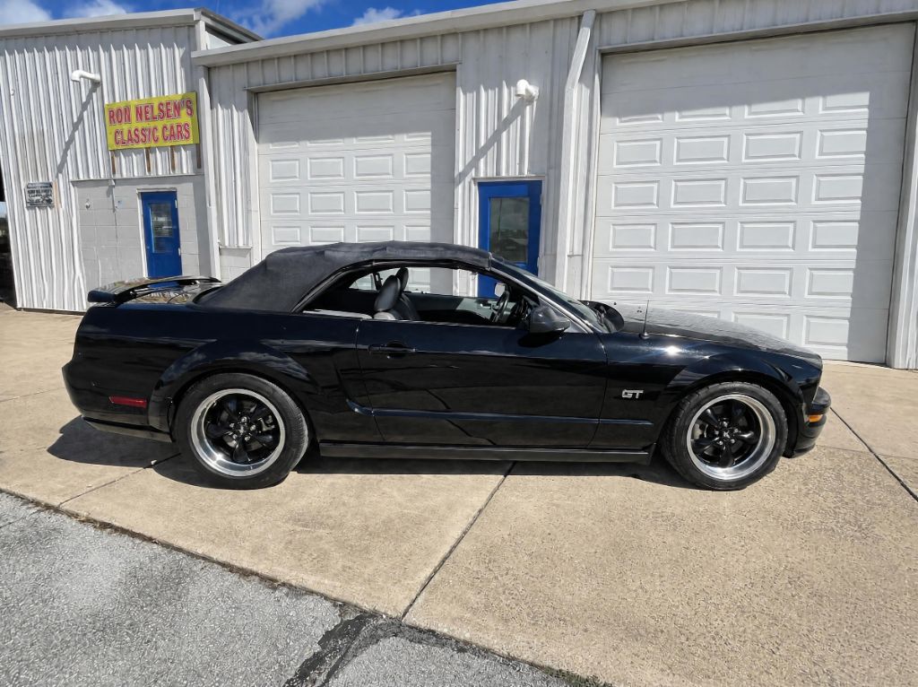 2006 Ford Mustang - $13,125