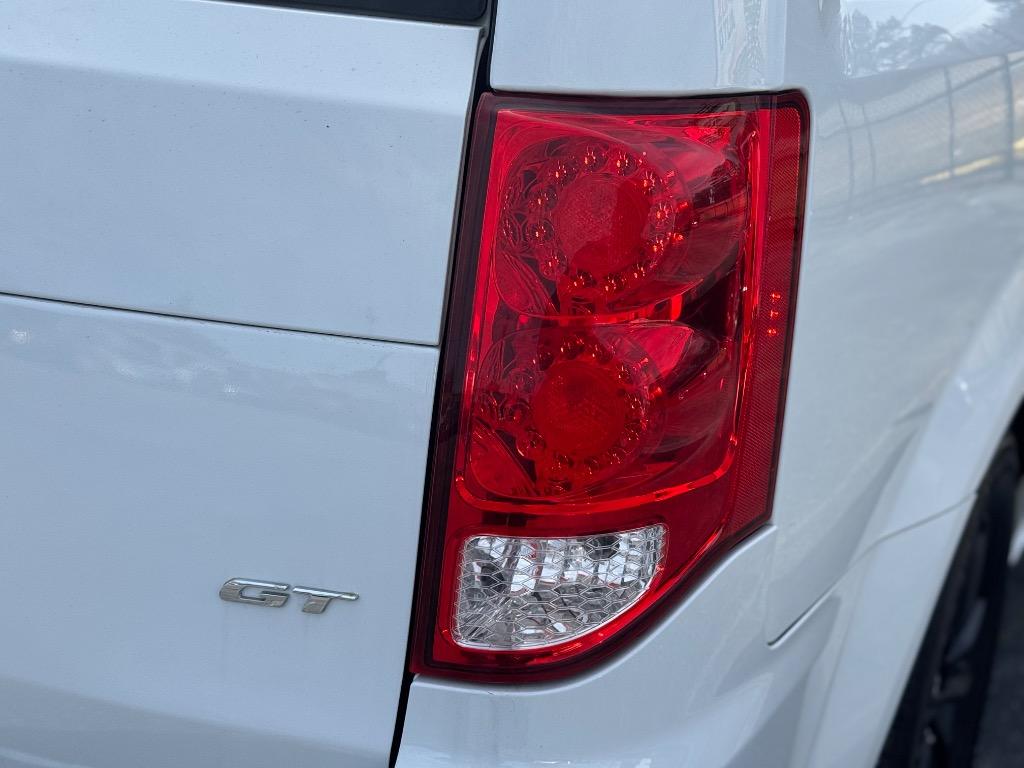 2020 Dodge Grand Caravan - $14,995