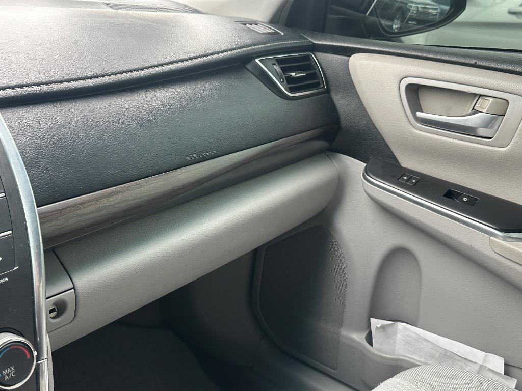 2015 Toyota Camry LE photo