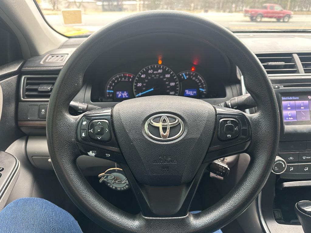 2015 Toyota Camry LE photo