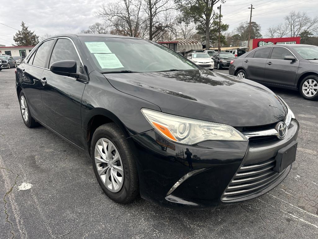 2015 Toyota Camry LE photo