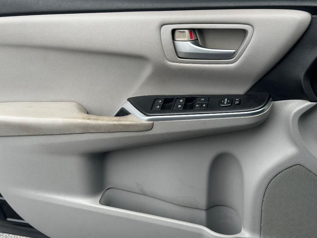 2015 Toyota Camry LE photo
