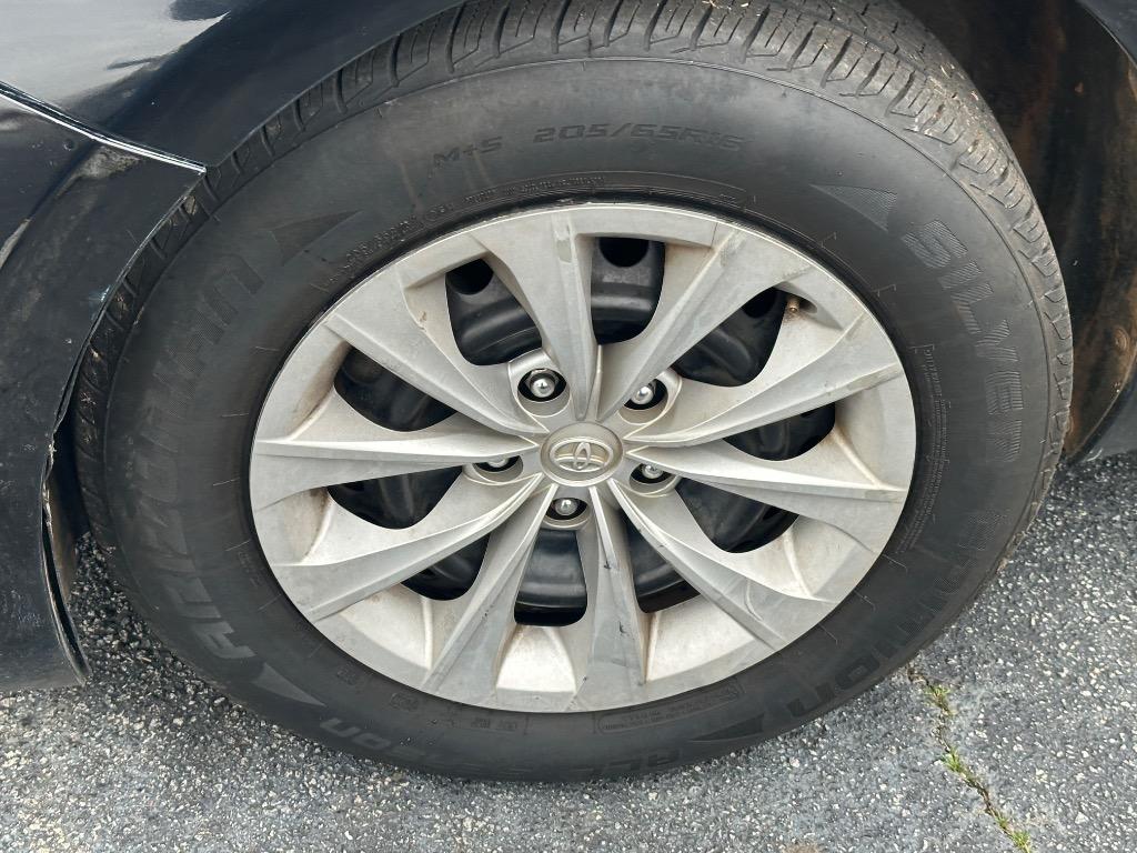2015 Toyota Camry LE photo