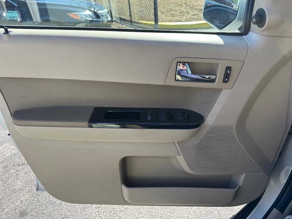 2010 Ford Escape Limited photo